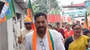 মাটিগাড়া: প্রচারের এত টাকা পাচ্ছে কোথায় তৃণমূল ২৪ নম্বর ওয়ার্ডের নির্বাচনী প্রচারে নেমে প্রশ্ন তুললেন বিজেপি প্রার্থী শংকর ঘোষ