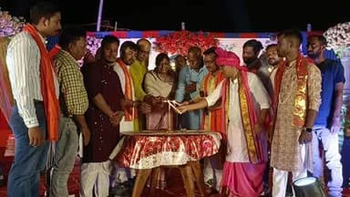 आज़मनगर: विधायक निशा सिंह ने विश्व हिंदू परिषद बजरंग दल के सामूहिक विवाह व भक्ति जागरण मंच का दीप प्रज्वलित कर किया उद्घाटन