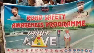 నిర్మల్: జిల్లా కేంద్రంలో పోలీసుల తనిఖీల్లో పట్టుబడ్డ మైనర్లకు కౌన్సిలింగ్ నిర్వహించిన ఎస్పీ జానకి షర్మిల