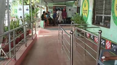 କେନ୍ଦ୍ରାପଡା: ରାଜନଗର ଓପିଡି ଟିକେଟ କାଉଣ୍ଟର ଆଗରେ ଲାଗିଛି ଲମ୍ବା ଧାଡି ,ଦୀର୍ଘ ଘଣ୍ଟା ଧରି ରୋଗୀ ଓ ରୋଗୀଙ୍କ ପରିବାର ଲୋକେଙ୍କ ଅପେକ୍ଷା