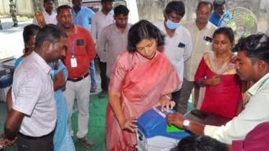 வாலாஜா: ஆற்காடு ராணிப்பேட்டை சட்டமன்ற தொகுதிகளில் மின்னணு வாக்குப்பதிவு இயந்திரங்களில் சின்னம் பதிக்கும் பணியினை ஆட்சியர் ஆய்வு மேற்கொண்டார்