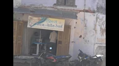 ગાંધીનગર: લોદરા ગામના 4 દુકાન અને મકાનના તાળા તૂટ્યા