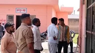 सासनी: संदिग्ध परिस्थिति में फांसी के फंदे पर लटका मिला महिला का शव, परिजनों ने ससुराल पक्ष पर हत्या का लगाया आरोप