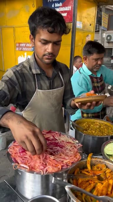 Sompal ke Chole Kulche Vivek Vihar East Delhi
#delhifood #streetfood #indianfood #foodreels #delhistreetfood
