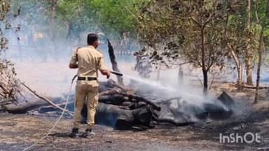 रामपुर: धवपोखर गांव में आग लगने से मचा हड़कंप, दमकल की टीम ने पहुंचकर आग पर पाया काबू