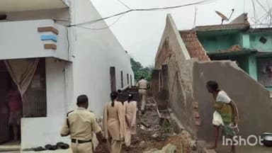 కురుపాం మండలం పూతకవలస గ్రామంలో కార్డెన్ అండ్ సెర్చ్ కార్యక్రమం నిర్వహించిన పోలీసులు