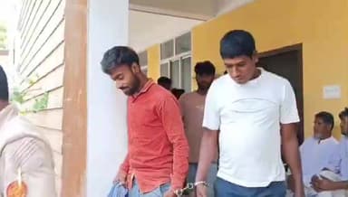 ধুবুৰী ভাগ: দক্ষিণ শালমাৰাৰ আৰক্ষীৰ অভিযানত ১৫ জনকৈ জুৱাৰীক গ্ৰেপ্তাৰ কৰি জেল হাজোতলৈ প্ৰেৰণ কৰে।