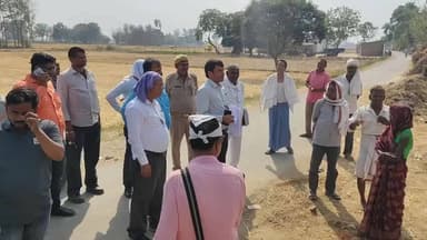 खलीलाबाद: जगदीशपुर उर्फ़ लहरादेवां गांव में डीएम के आदेश पर खड़ंजा सड़क बनवाने गई राजस्व और पुलिस टीम वापस लौटी, सड़क नहीं बनी