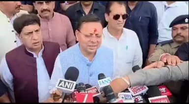 ऋषिकेश: मुख्यमंत्री ने ऋषिकेश से चार धाम जाने वाली बसों को दिखाई हरी झंडी, कार्यक्रम में मीडिया से की बातचीत