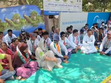 માંગરોળ: માંગરોળમા કોંગ્રેસ ઉમેદવારના ફોર્મ પરત ખેચાવી ભાજપ અને પોલીસ તંત્રએ લોકશાહીનુ ખૂન કર્યાના આરોપ સાથે કોંગ્રેસે ધરણા કર્યા