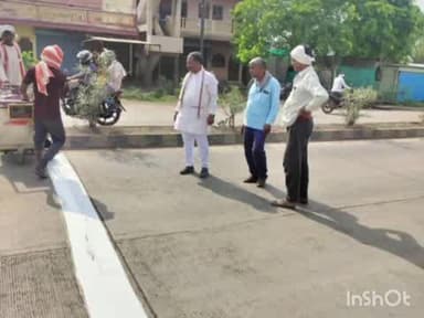 कोरपना: गडचंदुर मध्ये रस्ते सुरक्षेसाठी पुढाकार सतीश उपलांचीवार यांच्या प्रयत्नातून गतिरो रोधक उभारणी