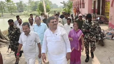 जंदाहा: जदयू प्रदेश अध्यक्ष उमेश सिंह कुशवाहा ने अरनिया उच्च माध्यमिक विद्यालय का निरीक्षण किया