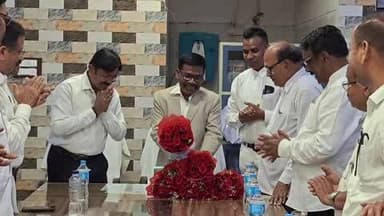 ଖରିଆର: ଖଡ଼ିଆଳ ବାର ହଲ ଠାରେ ଜୁଡ଼ିସିଆଲ ଓକିଲ ସଂଘ ପକ୍ଷରୁ ନୂତନ ରୂପେ ଯୋଗଦାନ କରିଥିବା ଜିଲ୍ଲା ଦୌରା ଜର୍ଜଙ୍କୁ ସ୍ଵାଗତ ସମ୍ବର୍ଦ୍ଧନା ଜ୍ଞାପନ