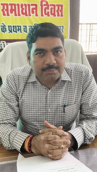 संपूर्ण समाधान दिवस में गूंजी जन समस्याओं की आवाज, 45 प्रार्थना पत्रों में 2 का मौके पर निस्तारण
अमृतपुर/फर्रुखाबाद। तहस...