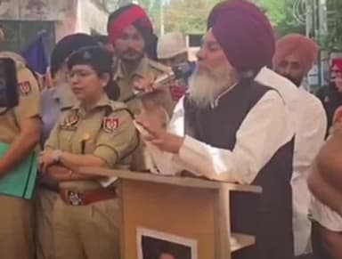 ਹੁਸ਼ਿਆਰਪੁਰ: ਗੜਸ਼ੰਕਰ ਵਿਖੇ ਬਸਪਾ ਵੱਲੋਂ ਲਾਇਆ ਗਿਆ ਰੋਸ ਧਰਨਾ ਨੂਰਪੁਰ ਜੱਟਾਂ ਬੇਅਦਬੀ ਮਾਮਲੇ ਦੇ ਦੋਸ਼ੀਆਂ ਦੀ ਗ੍ਰਿਫਤਾਰੀ ਤੋਂ ਬਾਅਦ ਹੋਇਆ ਖ਼ਤਮ