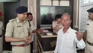 किशनगंज: किशनगंज पुलिस ने 'ऑपरेशन मुस्कान' में ₹13.70 लाख के 55 मोबाइल बरामद कर मालिकों को सौंपे, लोगों ने जताई खुशी