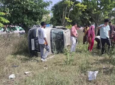 ਹੁਸ਼ਿਆਰਪੁਰ: ਹਾਈਵੇ ਤੇ ਦਾਰਾਪੁਰ ਫਲਾਈ ਓਵਰ ਨਜ਼ਦੀਕ ਟਾਇਰ ਫੱਟਣ ਕਾਰਨ ਕਾਰ ਪਲਟੀ, 5 ਲੋਕ ਹੋਏ ਜ਼ਖਮੀ