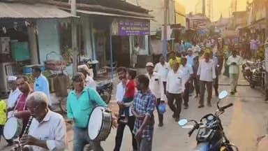 ಬಾದಾಮಿ: ಕೆರೂರ ಪಟ್ಟಣದಲ್ಲಿ ದೇವಾಂಗ ಜ್ಯೋತಿಗೆ ಅದ್ದೂರಿ ಸ್ವಾಗತ ಕೋರಿದ ಸಮಾಜದ ಮುಖಂಡರು, ಹಿರಿಯರು