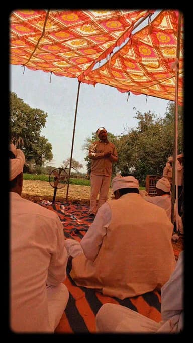 समाज सेवी दिनेश अहारी ने क्या कहा अवश्य सुने ----
बरसावाडा श्रीमती स्वर्गीय पार्वती देवी के अंतिम करियावर पगडी रस्म के ...