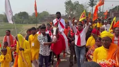 बालूमाथ: ओकिया गांव में श्री शिव परिवार जीर्णोद्धार प्रतिष्ठा सह रुद्र महायज्ञ के लिए भव्य कलश शोभा यात्रा निकाली गई