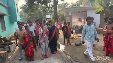 বাগদা: আষাড়ু গ্রাম পঞ্চায়েত এলাকায় ভোট প্রচার করলেন তৃণমূল প্রার্থী মধুপর্ণা ঠাকুর