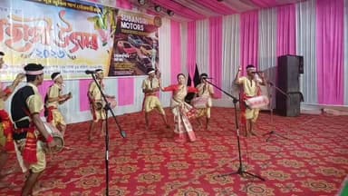 সৃষ্টি এক সমন্বয়ৰ যাত্ৰা-মাজুলী , অসম ৰ উদ্যোগত ৫০০ বিহুৱা-বিহুৱতীৰ বিহু নাচেৰে ব'হাগী উৎসৱ -২০২৬ ৰ শুভাৰম্ভ ---
বিহুৱ...