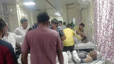 अशोक नगर: अशोकनगर: तहसील से लौटते समय लोडिंग वाहन ने बाइक को टक्कर मारी, पटवारी की मौत, तीन घायल