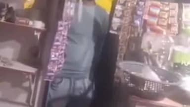 कसिया: सपहा चौराहे पर अवैध शराब बिक्री का भंडाफोड़, वायरल वीडियो के बाद आरोपी को किया गया गिरफ्तार