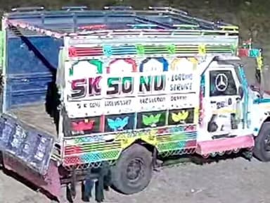 नरसिंहगढ़: कुरावर पुलिस ने भैंस चोर गिरोह का भंडाफोड़ किया, 3 भैंस, 1 पिकअप और 6 आरोपी गिरफ्तार