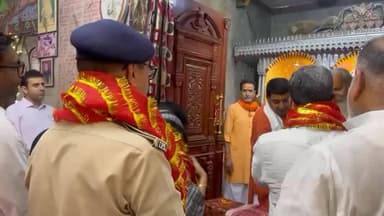 डुमरा: बिहार के डीजीपी ने पुनौरा धाम में माता सीता के दरबार में टेका माथा