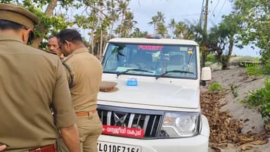 കൊച്ചി: കടലിലേക്ക് 43 ആമ കുഞ്ഞുങ്ങളെ വിട്ട് അപൂർവ്വ സംരക്ഷണ പ്രവർത്തനം