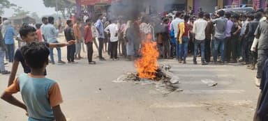 घर में घुसकर युवक की बेरहमी से हत्या, मच्छरगांवा चौक पर उग्र प्रदर्शन व आगजनी
#वायरल #Tags #BettiahNews #Bairia #Crime...