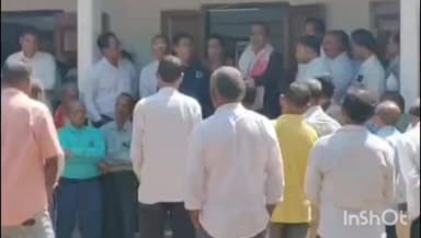 পলাশবাৰী: ৰাজ্যিক মৰ্যাদাৰে নৱগ্ৰহ শ্মশানত শেষকৃত্য সম্পন্ন প্ৰাক্তন শিক্ষামন্ত্ৰী যতীন মালীৰ কৰা হয়।