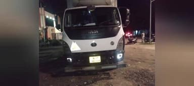 উত্তৰ লক্ষীমপুৰ: নগৰত সুৰাসক্ত ট্ৰাক ড্ৰাইভাৰৰ অতপালি, এফালৰ পৰা মহটিয়াই নিলে দুখনকৈ চাৰিচকয়া বাহন আৰু স্কুটি