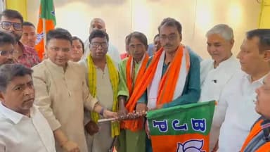 তৃণমূলের নেতা বিজেপিতে যোগদান।