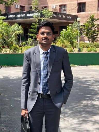 *शेरगढ़ की धरती से उठी सफलता की नई कहानी — RAS में चमके 07 युवा, बदला शिक्षा का भविष्य*
शेरगढ़ (जोधपुर)। कभी शिक्षा के स...