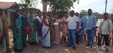 आरमोरी: सैनिक शेतकरी वेल्फेअर फाउंडेशन च्या वतीने कोजबी येथील मृतक सभासदाचा अंत्यविधी करीता आर्थिक मदत