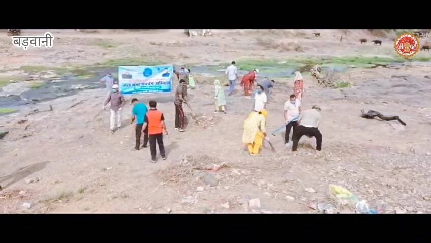 '#जल_गंगा_संवर्धन_अभियान_MP' व 'स्वच्छ भारत मिशन' के तहत ग्राम तलून में जनसहयोग एवं #जनभागीदारी कर सफाई अभियान चलाया गया...