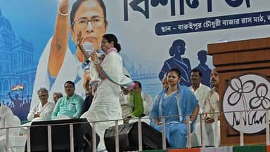 সেন্ট্রাল ফোর্স এর কাছে কেন মাথা নত করছে আমাদের পুলিশ প্রশ্ন তুললেন মমতা বন্দ্যোপাধ্যায় বারুইপুরের সভায়
#NewsUpdate ...