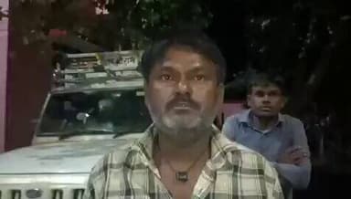 #बहराइच में आरती की उसी के देवर ने कुल्हाड़ी से काटकर हत्या कर दी
आरती के पति की एक साल पहले सड़क हादसे में मौत हो गयी
उ...