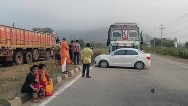 ଢେଙ୍କାନାଳ ସଦର: ହରିପୁର ଛକ ପେଟ୍ରୋଲ ପମ୍ପ ନିକଟରେ ଟ୍ରକ ସହିତ କାର ଦୁର୍ଘଟଣା, ଅଳ୍ପକେ ବଞ୍ଚିଲେ ସମର୍ପଣ ଭଜନ ସନ୍ଧ୍ୟାର କଳାକାର