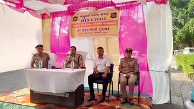 જાંબુઘોડા: જાંબુઘોડા પોલીસ મથકે સ્થાનિક સ્વરાજની ચૂંટણીઓને અનુલક્ષીને જિલ્લા પોલીસ વડા દ્વારા લોક દરબાર યોજાયો હતો