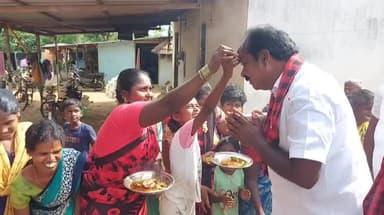 ஆலங்குடி: வேப்பங்குடியில் தேர்தல் பரப்புரைக்கு வந்த அமைச்சர் மெய்ய நாதனுக்கு கிராம பெண்கள் ஆரத்தி எடுத்து மாலை அணிவித்து மரியாதை செலுத்தினர்