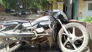 घोसी: उबेर गांव के पास सड़क दुर्घटना में बाइक सवार की मौत, पुलिस ने बाइक जब्त की