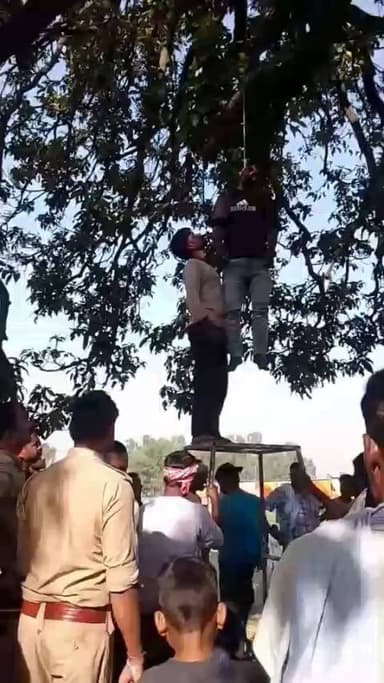 फतेहपुर का रहने वाला युवक अपनी दिया जान जिला बाराबंकी मितवारा का रहने वाला जो आगे पीछे कुछ सोचा ही नहीं जो रस्सी में लटक