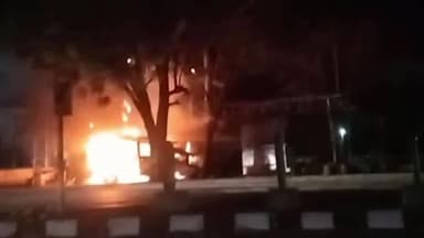 ઇડર: ઈડર હાઈવે પર અકસ્માત બાદ કારમાં આગ લાગી