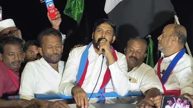 பெரியகுளம்: பெரியகுளத்தில் VCK வேட்பாளரை ஆதரித்து VCK துணைப் பொதுச் செயலாளர் ஷானவாஸ் பிரச்சாரம் செய்தார்