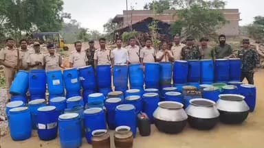 ଗୁଣୁପୁର: ଗୁଣପୁର ଅବକାରୀ ବିଭାଗର ବିଭିନ୍ନ ସ୍ଥାନରେ ଛଡାଉ,୩ହଜାର ମହୁଲି ପୋଚ ନଷ୍ଟ ସହ ୧ହଜାର ଲିଟର ଦେଶୀ ରନ୍ଧା ମଦ ଜବତ,୨ଜଣ ଗିରଫ