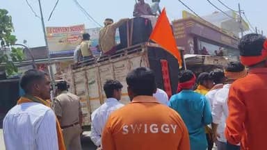 सहतवार श्री चैनराम बाबा के समाधि स्थल से पूरे सहतवार क्षेत्र में दादा पशुराम जी की शोभा यात्रा निकला गया बहुत ही सुंदर