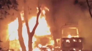 तरारी: सिकरौल गांव में रात के सन्नाटे में धधकी आग, स्कॉर्पियो और ऑटो जलकर पूरी तरह हुई खाक, खेतों तक पहुंची आग की तबाही